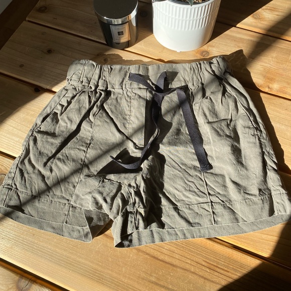Vintage Babaton Olive Linen Shorts - Picture 2 of 5
